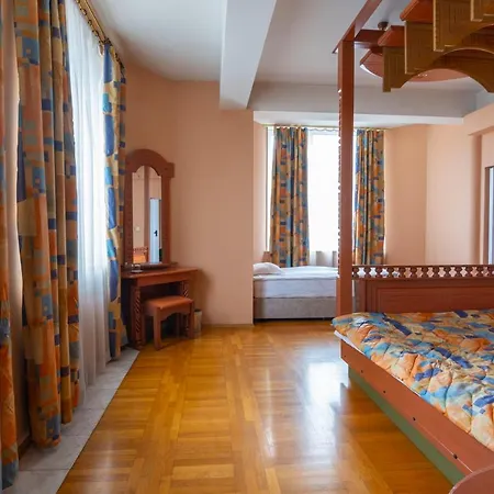 Slaviani Hotel 3*