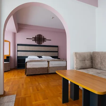 Slaviani Hotel 3*
