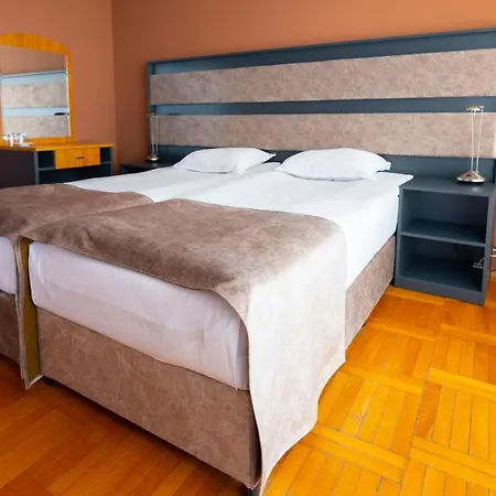 Slaviani 3*