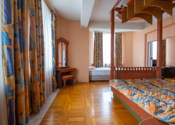 Slaviani فندق 3*