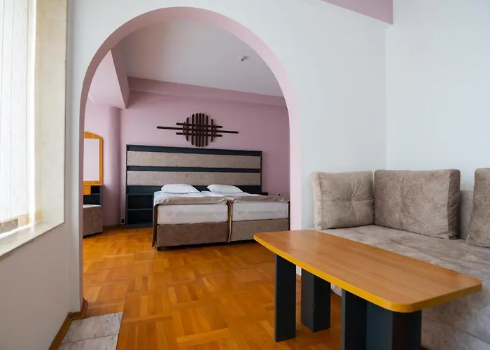 Slaviani فندق 3*