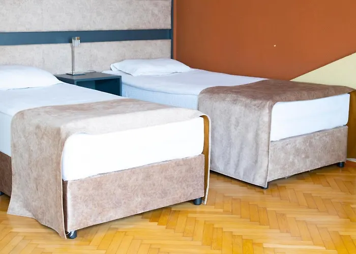 فندق Slaviani 3*